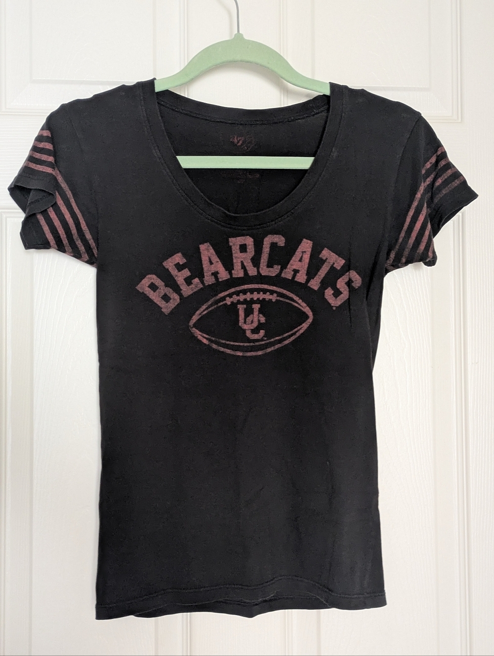 UC Bearcats Vintage Style Football T-Shirt Women's Small